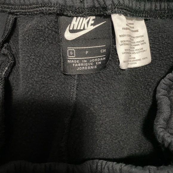 Nike Club Shorts Big White Swoosh - Picture 2 of 2